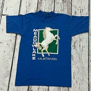 Vintage 1990s Meadowlake Mustangs 90s Graphic Crewneck Tee Top Shirt